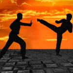 正当防衛と過剰防衛の境界を示す格闘シルエットのイメージ